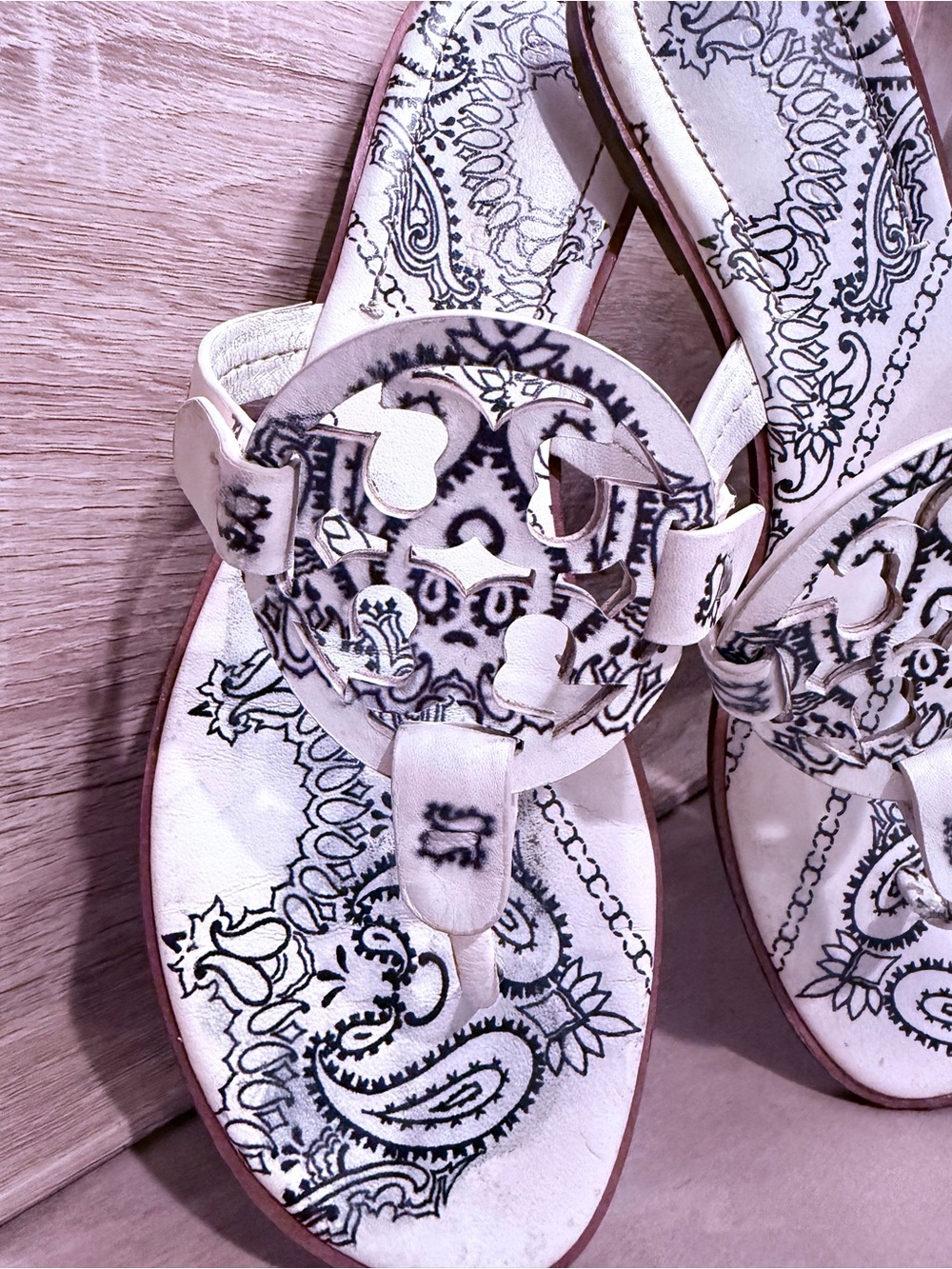 Tory Burch White Paisley leather Thong Sandals with Decorative Medallion